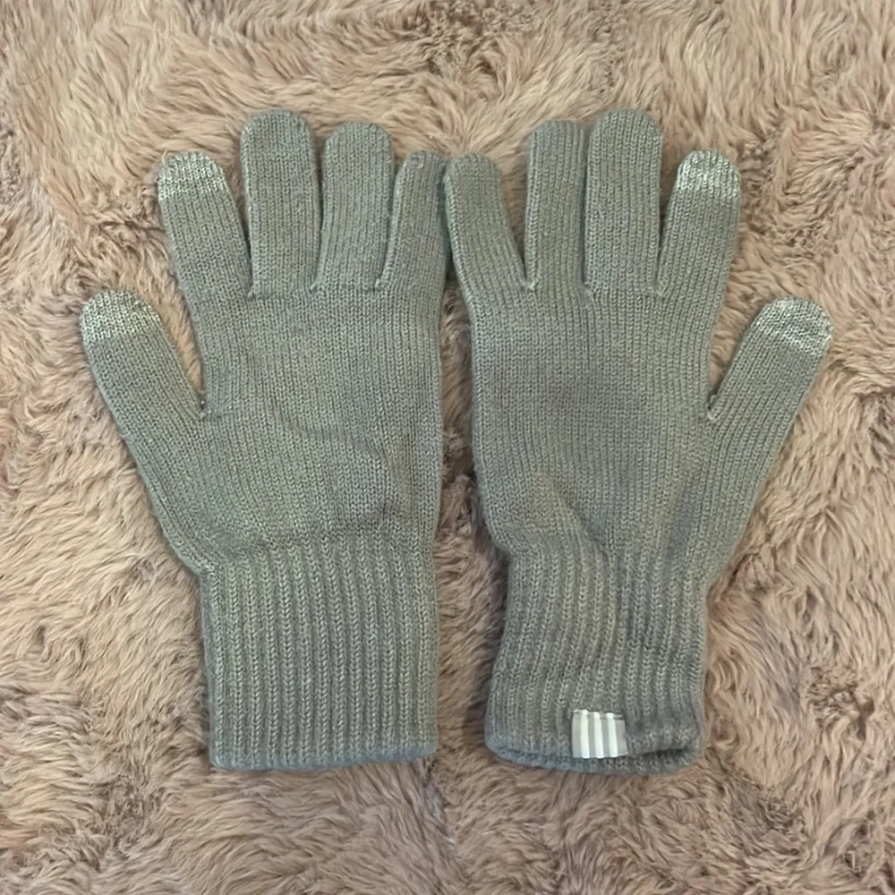 Adidas gray mittens gloves from Adidas Milan, Italy store excellent condition S​